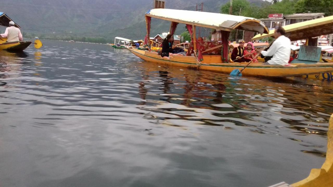 Houseboat Zaindari Palace Srīnagar Extérieur photo