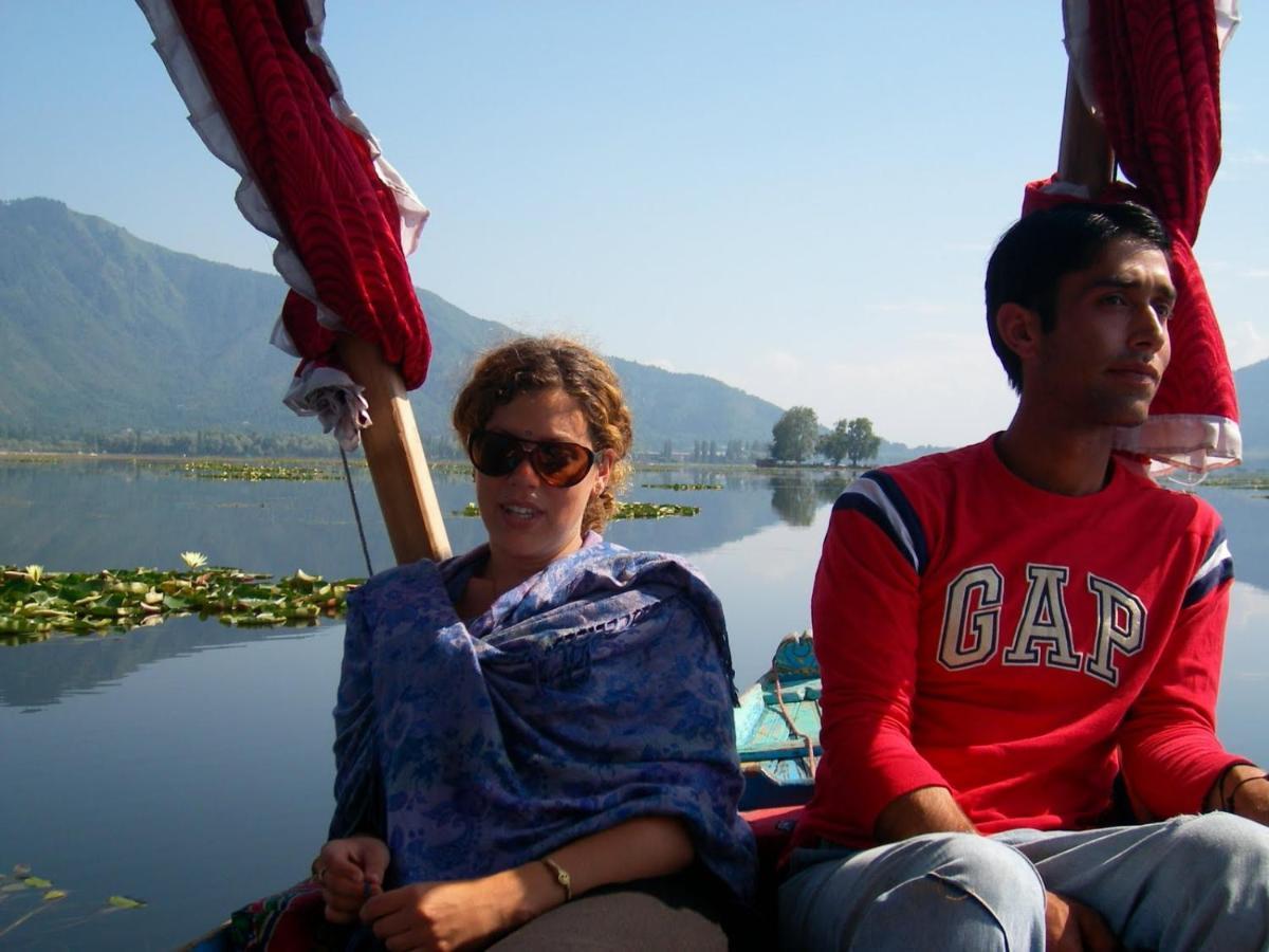 Houseboat Zaindari Palace Srīnagar Extérieur photo