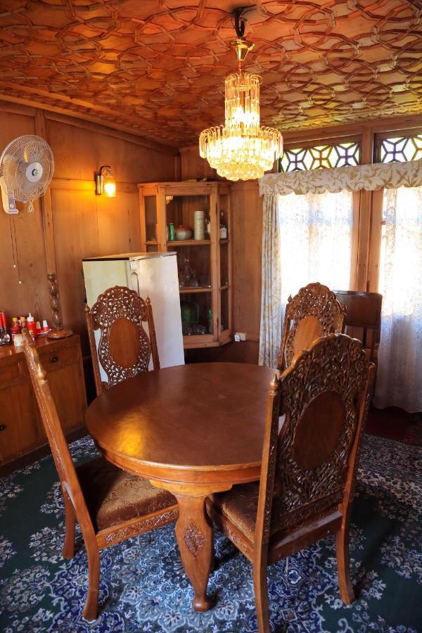 Houseboat Zaindari Palace Srīnagar Extérieur photo