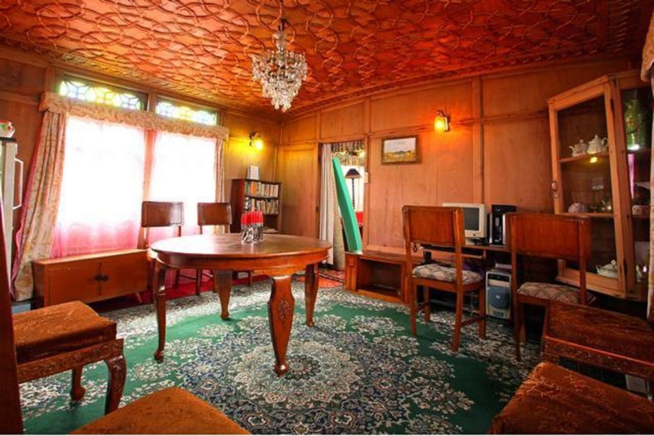Houseboat Zaindari Palace Srīnagar Extérieur photo