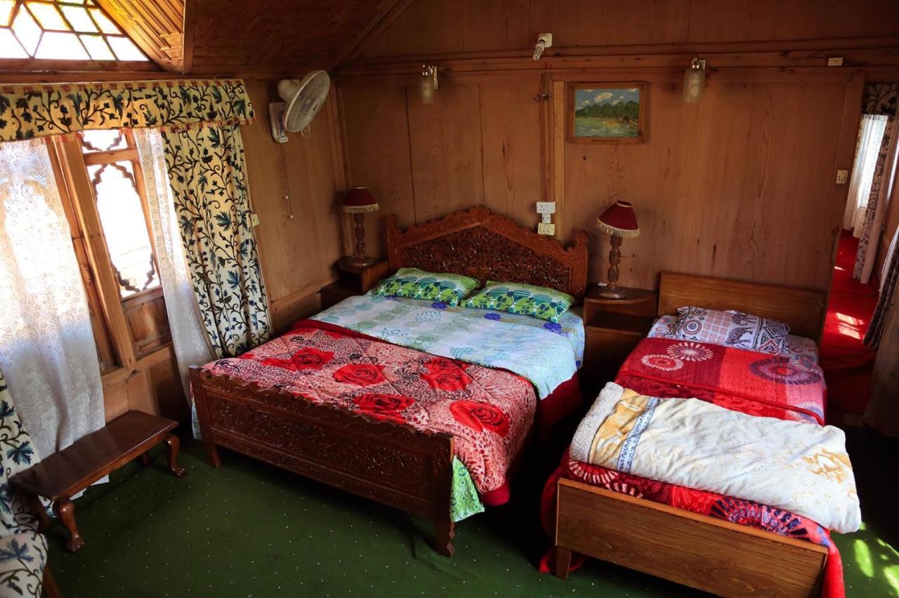 Houseboat Zaindari Palace Srīnagar Extérieur photo