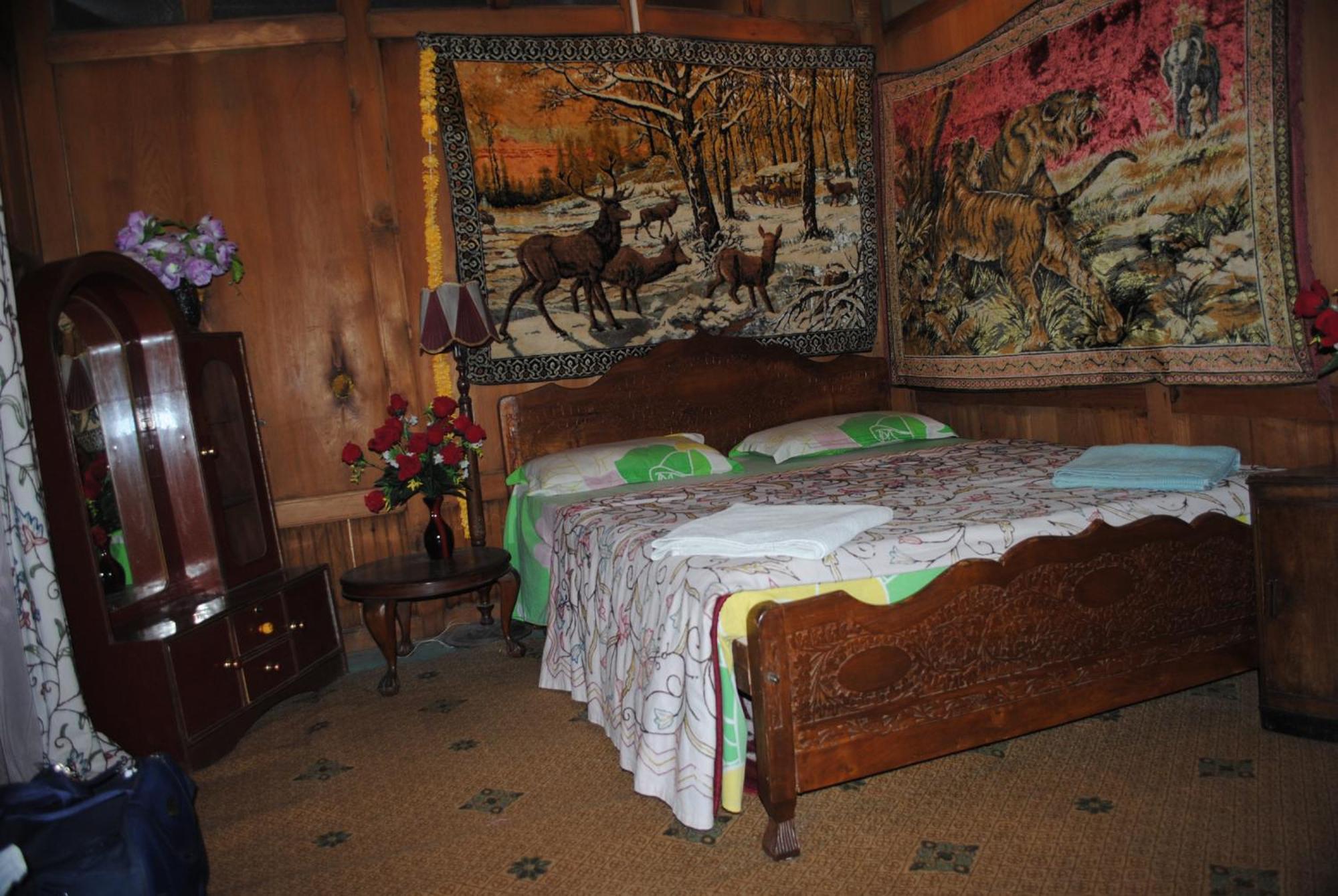 Houseboat Zaindari Palace Srīnagar Extérieur photo