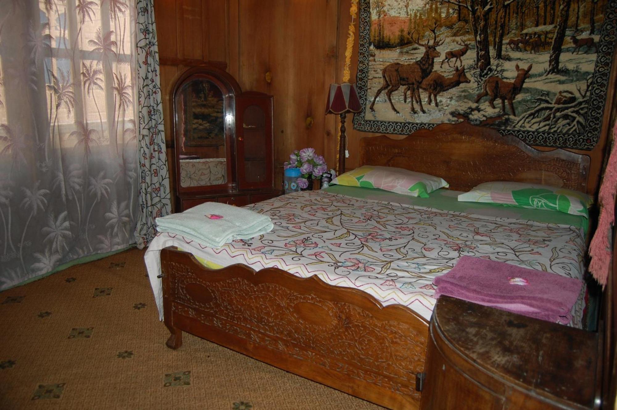 Houseboat Zaindari Palace Srīnagar Extérieur photo