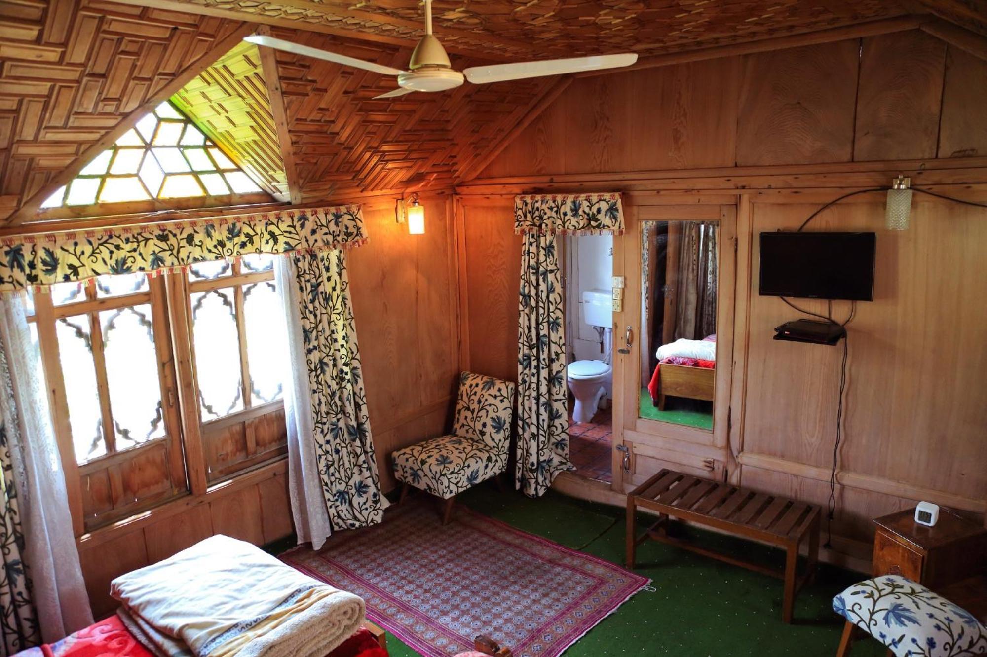 Houseboat Zaindari Palace Srīnagar Extérieur photo