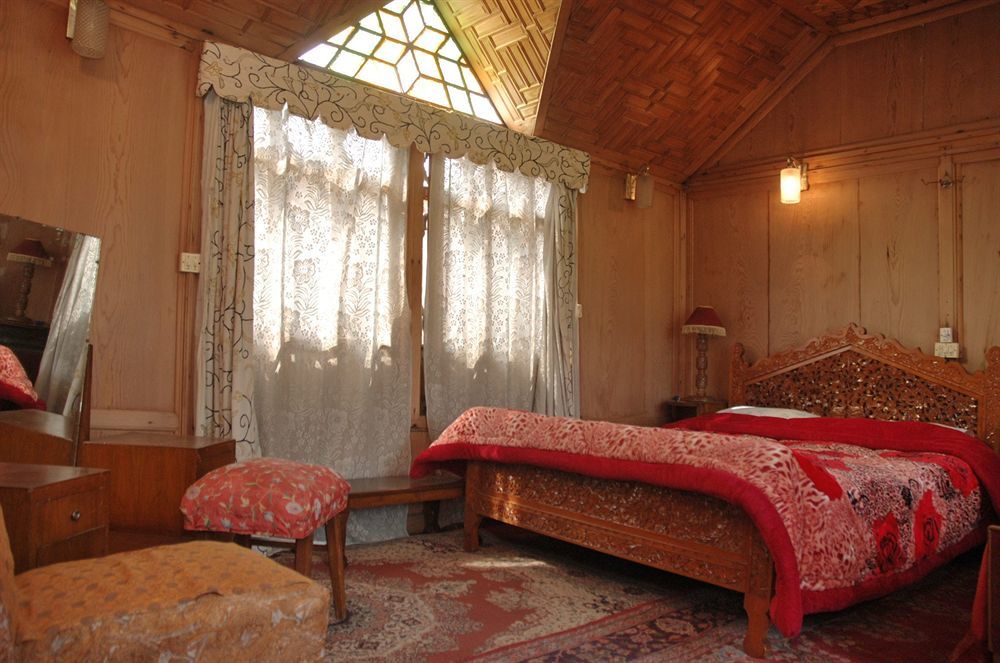 Houseboat Zaindari Palace Srīnagar Extérieur photo