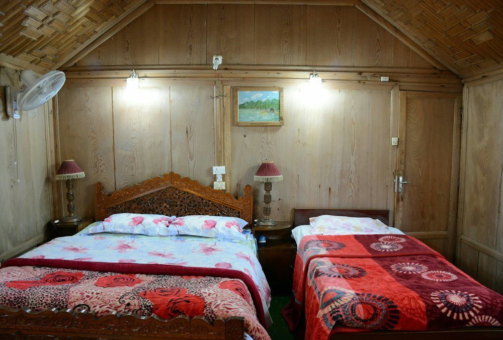 Houseboat Zaindari Palace Srīnagar Extérieur photo