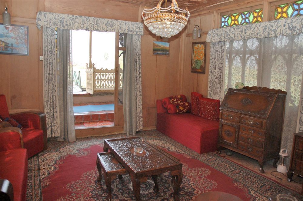 Houseboat Zaindari Palace Srīnagar Extérieur photo