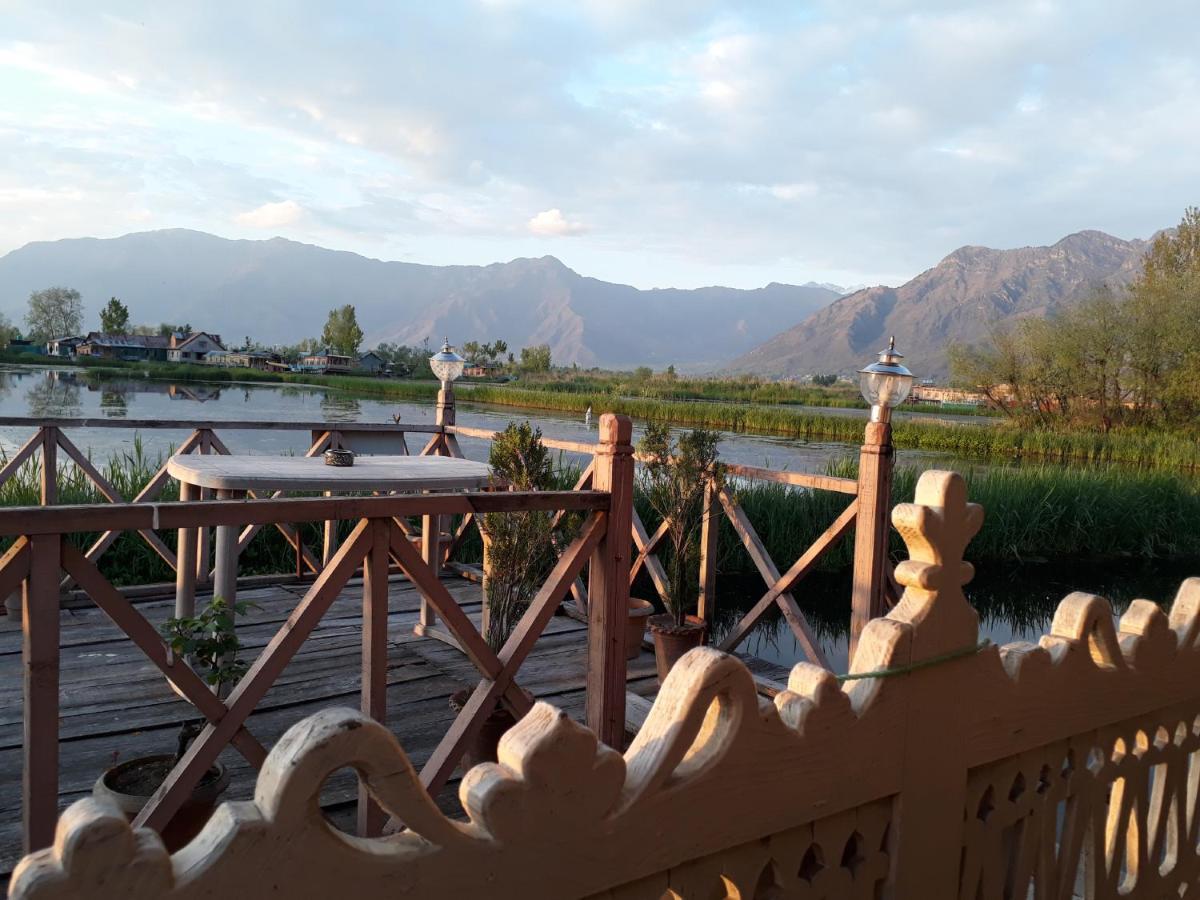 Houseboat Zaindari Palace Srīnagar Extérieur photo