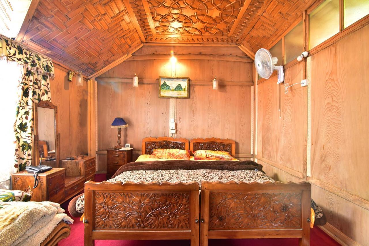 Houseboat Zaindari Palace Srīnagar Extérieur photo